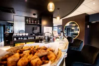 Brit Hotel du Stade Rennes Ouest - بار
