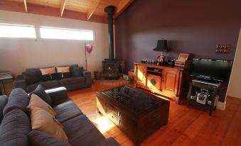 Pelican Sands Bed & Breakfast - Housity