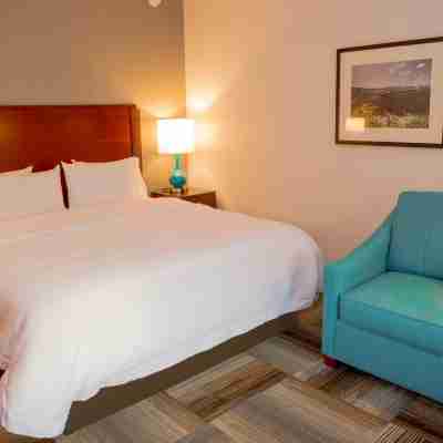 Hampton Inn & Suites Riverside/Corona East Rooms