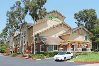 Los Angeles - 聖迪馬斯 - 長住公寓套房酒店 - 停車場