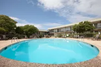 Days Inn by Wyndham Clinton