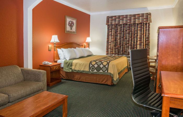 Super 8 by Wyndham Brookshire TX