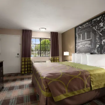 Super 8 by Wyndham Salinas Отели в г. Салинас
