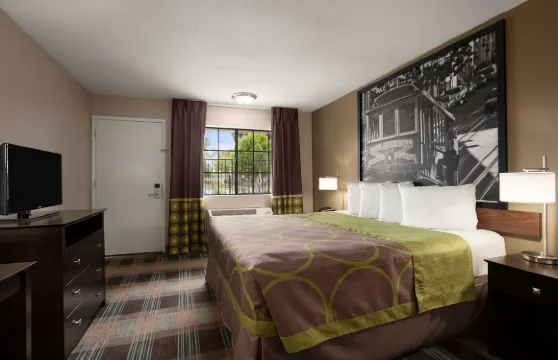 薩利納斯速8酒店