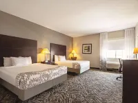 لا كينتا إن آند سويتس باي ويندام ماكيني فنادق في ماككيني