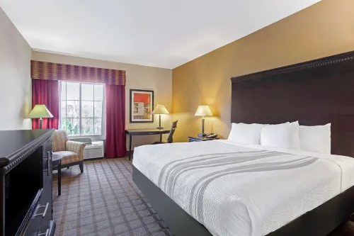 La Quinta Inn & Suites by Wyndham Mobile Satsuma / Saraland Hotels in Satsuma