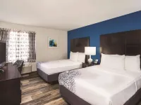 La Quinta Inn & Suites by Wyndham Brooklyn Downtown Hotels near Union Hall