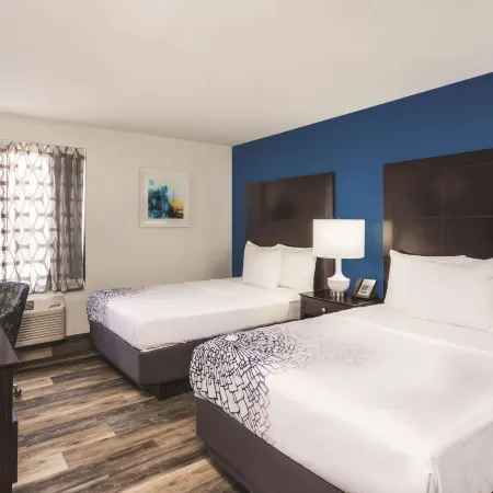 La Quinta Inn & Suites by Wyndham Brooklyn Downtown Отели рядом с достопримечательностью «Союз Холл»