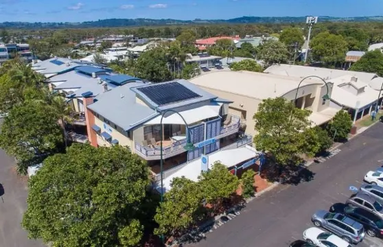 拜倫季假日公寓