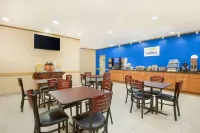 Days Inn by Wyndham Fremont Hotels in Bay Township