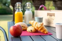 Château de Tauzies, the Originals Relais - petit déjeuner