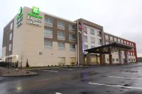 Holiday Inn Express & Suites Marietta Hotels in Marietta