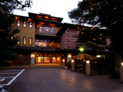 鳥月之宿三樂園旅館 礪波市酒店