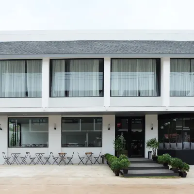 Srianunt Boutique Hotel Отели рядом с достопримечательностью «Стадион «Чанг Арена»»