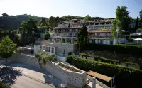 Atrium Hotel