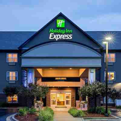 Holiday Inn Express & Suites Green Bay East Hotel Exterior