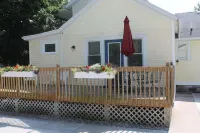 Captain's Cottage Suites Hotels in Grand Haven