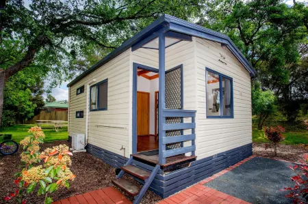 Albury Gardens Tourist Park Отели рядом с достопримечательностью «Albury Town Hall»
