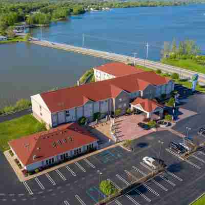 Holiday Inn Express & Suites Port Clinton-Catawba Island Hotel Exterior