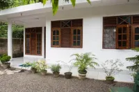 Pearl Villa Các khách sạn gần Sri Lankathilaka Viharaya
