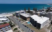 Merrima Court Holiday Apartments Hotel dekat Kings Beach