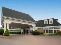 Quality Inn Pittsburgh Airport Hotels in Север Файет Тауншип