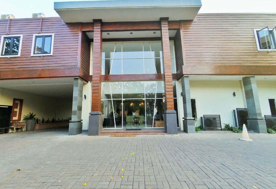 Hotel Transit Pasuruan - Housity