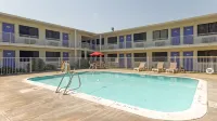 Motel 6 Chico, CA - Pools