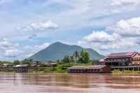 Riverside Chiangkhan Resort فنادق في تشيانغ خان