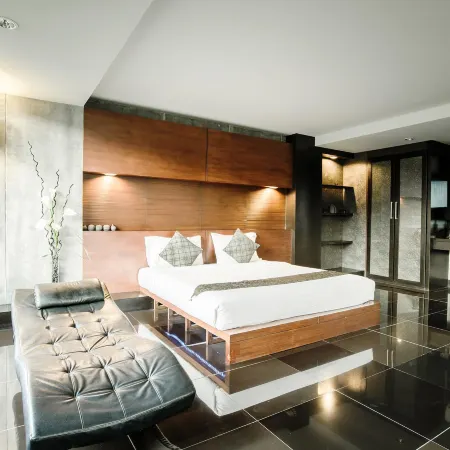 B2 Black Business and Budget Hotel Отели рядом с достопримечательностью «Ват Пратхат Дой Сутхеп»