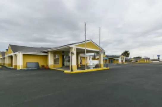 Rodeway Inn & Suites