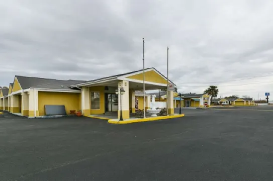 Rodeway Inn & Suites