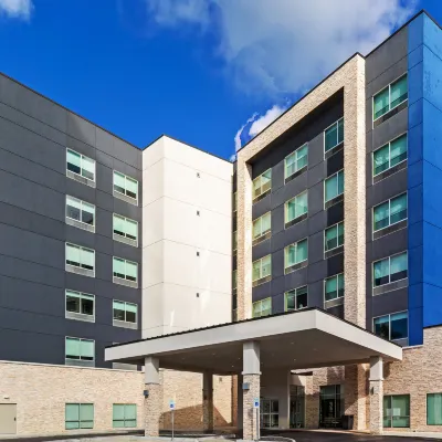 Holiday Inn Express & Suites HOUSTON - DOWNTOWN NORTH by IHG Hotels near Houston Station