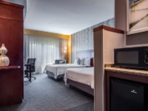 Courtyard Waldorf Hotels in Charles County