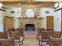 Carmel Valley Lodge - parking