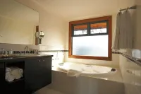Lazy River Boutique Bed & Breakfast Hotels in Pinjarra