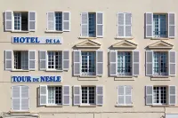 Tour de Nesle la Rochelle Vieux Port Hotel dekat Musee des Beaux-Arts