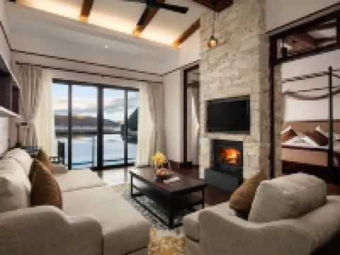 High Mountain Resort Shangri-La