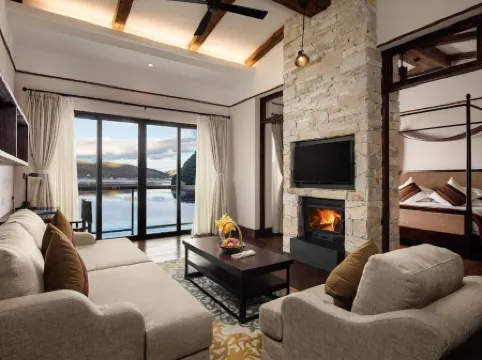 High Mountain Resort Shangri-La