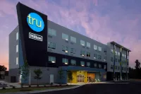 Tru by Hilton Tallahassee Central - parking