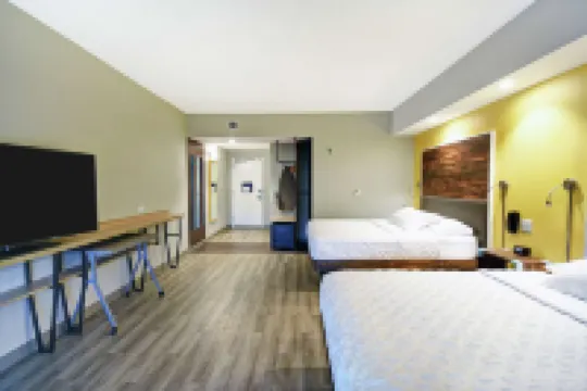 Tru by Hilton Portland Airport Area