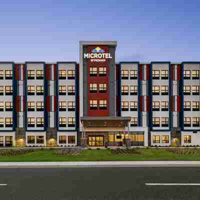 Microtel Inn & Suites Montreal Airport-Dorval QC Hotel Exterior