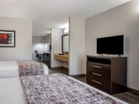 Best Western Plus Carlton Suites Hotels in Homewood