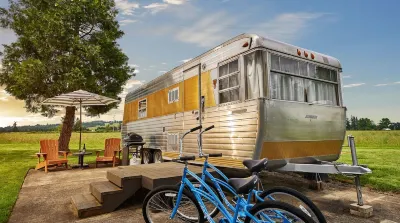 The Vintages Trailer Resort Hotels in Dayton