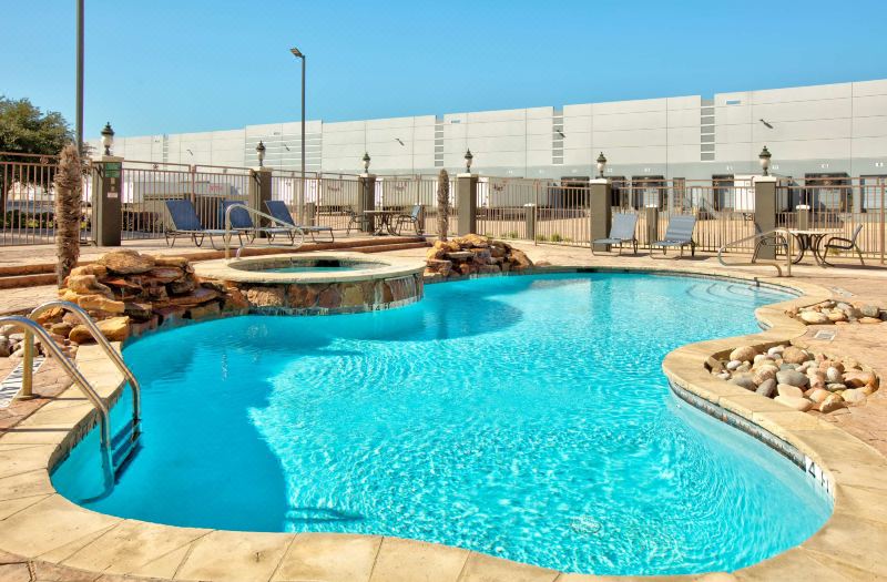 La Quinta Inn & Suites by Wyndham Dallas Grand Prairie South photo 2