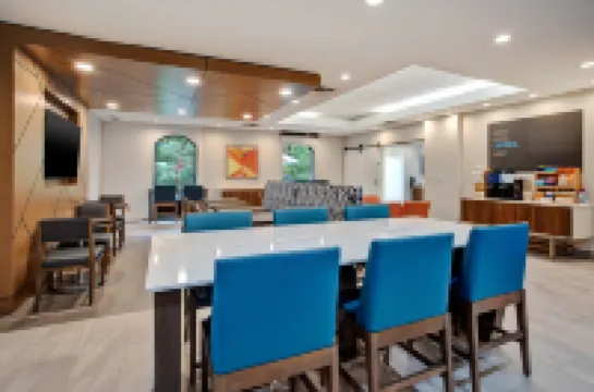 ฮอลิเดย์ อินน์ เอ็กซ์เพรส โฮเทล แอนด์ สวีทส์ โดเวอร์ บาย IHG