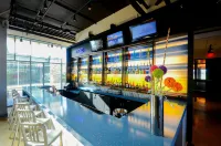 Aloft Vaughan Mills - bar