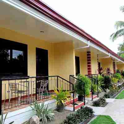 S & R Bed and Breakfast Hotel Exterior