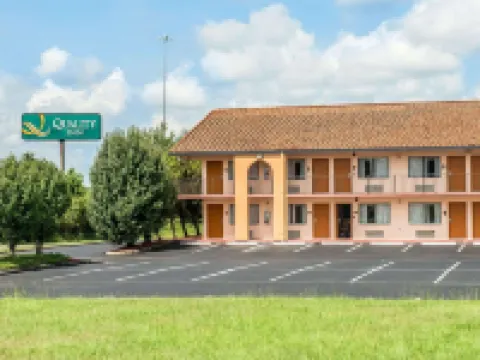 クオリティイン マリアナ サウス ジャクソンのホテル