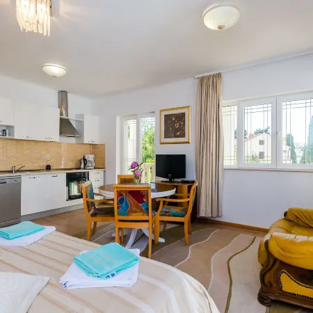 Apartments & Rooms V&M